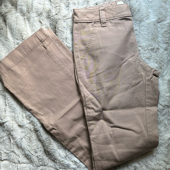 Old Navy Flare leg pant - Picture 1 of 2
